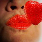 Клубника для женщин: полезные свойства ягоды